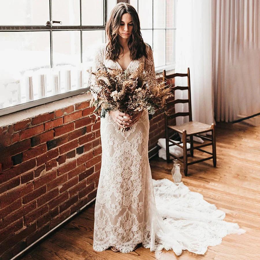 Vestidos de novia de sirena con escote en V, encaje y apliques, con cola de corte