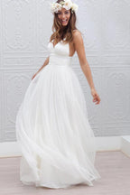Vestido de novia de playa sencillo con escote en V, tirantes finos y espalda descubierta de tul blanco NumberSea, MW188 