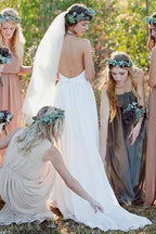 Vestido de novia de gasa con encaje blanco, corte A, cuello halter, espalda descubierta y cola de NumberSea