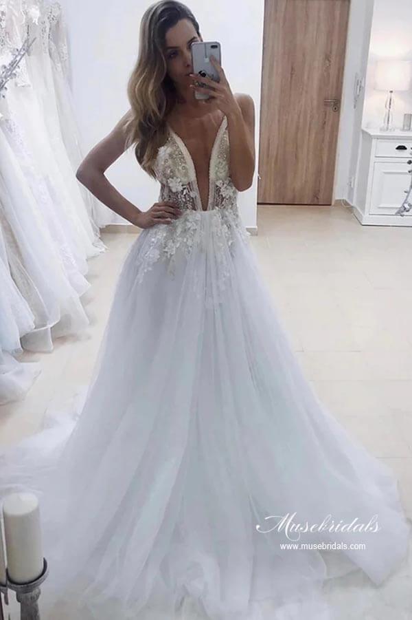 Vestido de novia NumberSea de tul blanco, corte A, escote en V profundo y apliques de encaje, MW946