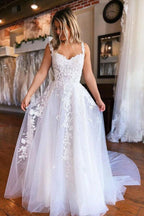 Vestido de novia largo de tul blanco con corte A y apliques de encaje de NumberSea, MW629