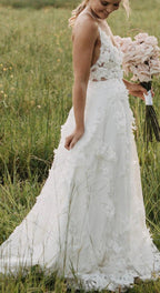 NumberSea White Tulle A-line V-neck Spaghetti Straps Wedding Dress With Appliques