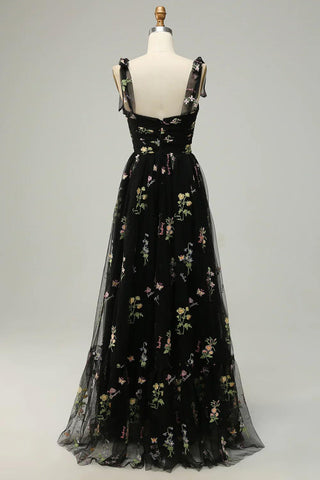 Grünes langes Ballkleid mit Stickerei 