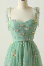 Vestido de fiesta largo verde con bordado 