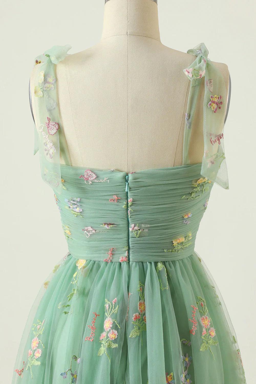 Vestido de fiesta largo verde con bordado 