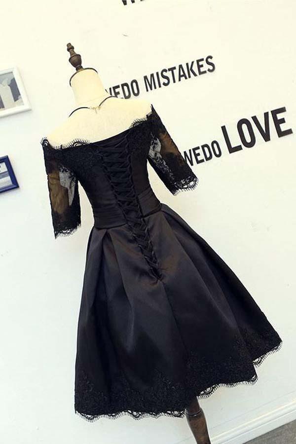 Schwarzes A-Linien-Kleid mit kurzen Ärmeln und Spitzenapplikationen für den Abschlussball