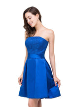 Vestidos de dama de honor mini de corte A con cordones y sin tirantes
