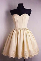 A-line Sweetheart Sleeveless Satin Homecoming Dresses With Lace Applique