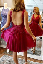 Kurzes, rückenfreies A-Linien-Abendkleid mit V-Ausschnitt