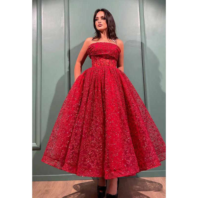 Glamouröses und dramatisches Ballkleid in A-Linie, bedruckt, schulterfrei, ärmellos