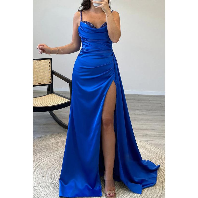 Vestido de noche largo azul rey con escote en forma de corazón, tirantes con cuentas y corte en A 