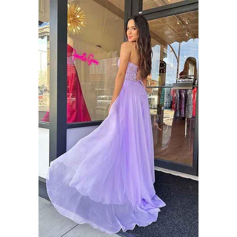Vestido de fiesta largo sin tirantes con escote corazón, apliques de encaje y mangas desmontables
