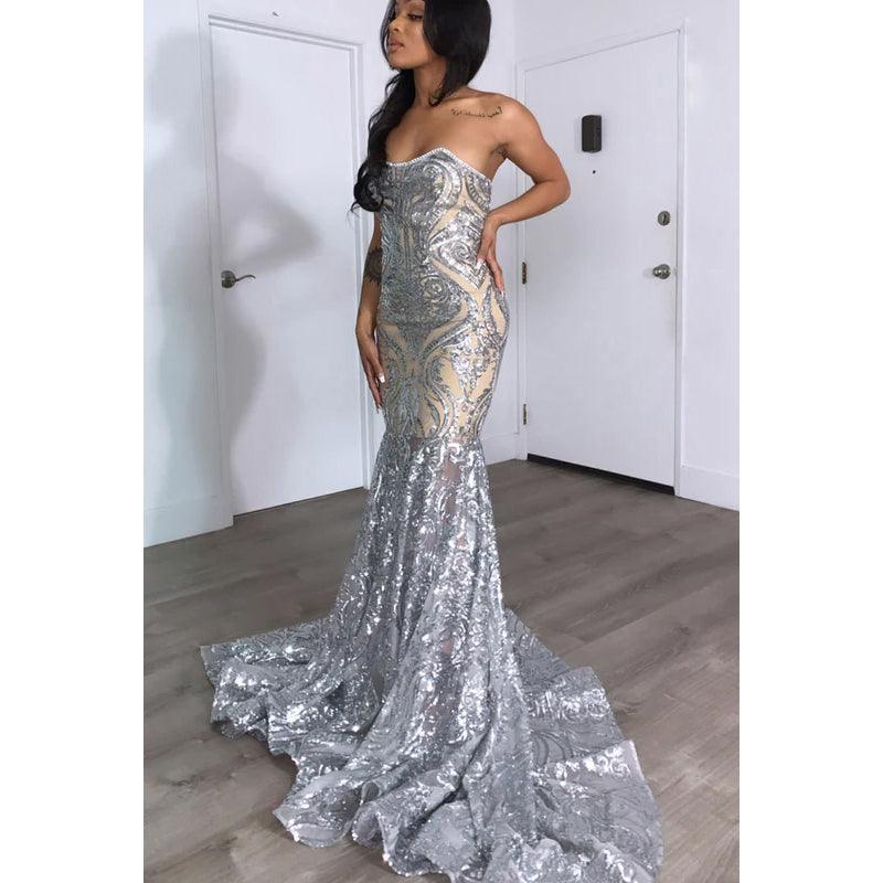 Vestido de noche largo de sirena de tul transparente con lentejuelas y cuentas sin tirantes