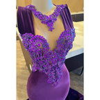 Glamouröses und dramatisches Meerjungfrau-Ballkleid im V-Ausschnitt mit ärmellosem Vevlt-Strass