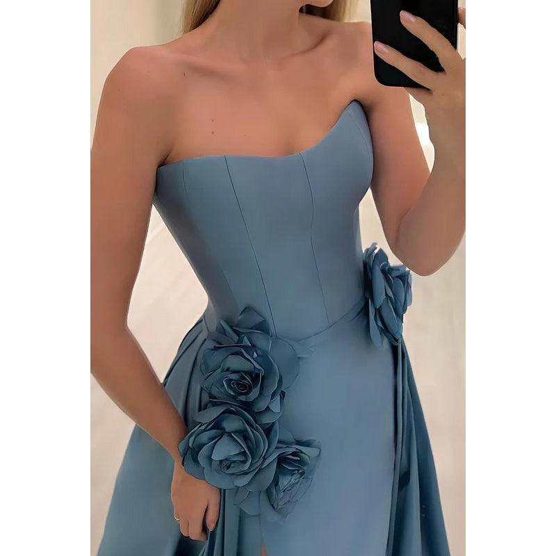 Wunderschönes und bezauberndes A-Linien-Ballkleid mit schulterfreiem, trägerlosem Schlitz und Blume
