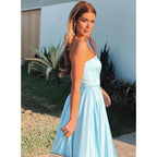 Vestido de fiesta largo de satén azul cielo sin tirantes y corte A 