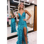 Glamoroso y dramático vestido de fiesta de noche con escote en V, corte trompeta/sirena y tirantes