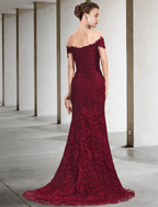 Vestido elegante de sirena/trompeta para madre de la novia, hombros descubiertos, cola larga/cepillo, encaje, manga corta con apliques