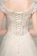 Impresionantes vestidos de quinceañera con hombros descubiertos