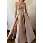 Ärmelloses A-Linien-Abendkleid aus Satin mit Herzausschnitt, Pailletten und Rüschen 