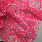 Vestido de fiesta brillante con escote en V pronunciado, lentejuelas, apliques y plumas con abertura