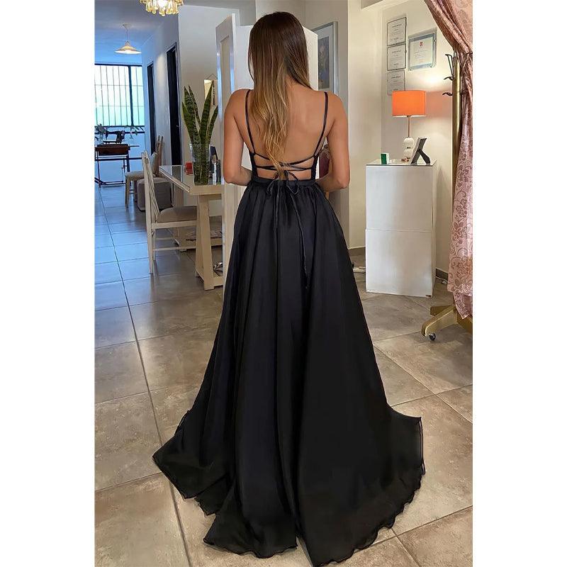 Vestido de fiesta con escote en V pronunciado, lentejuelas, falda desmontable y abertura para el regreso a casa.