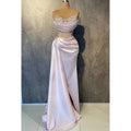 Elegantes und luxuriöses Ballkleid mit V-Ausschnitt, ärmellos, gerafftem Blumenmuster, Schlitz und Strass