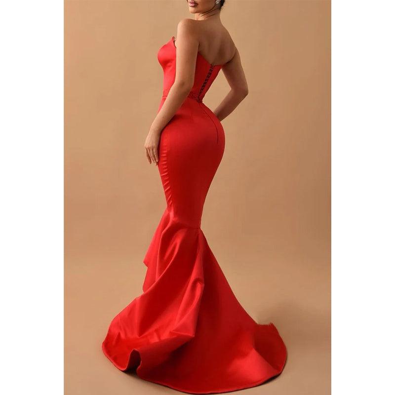 Vestido formal de satén con escote en V, sin tirantes y cola 