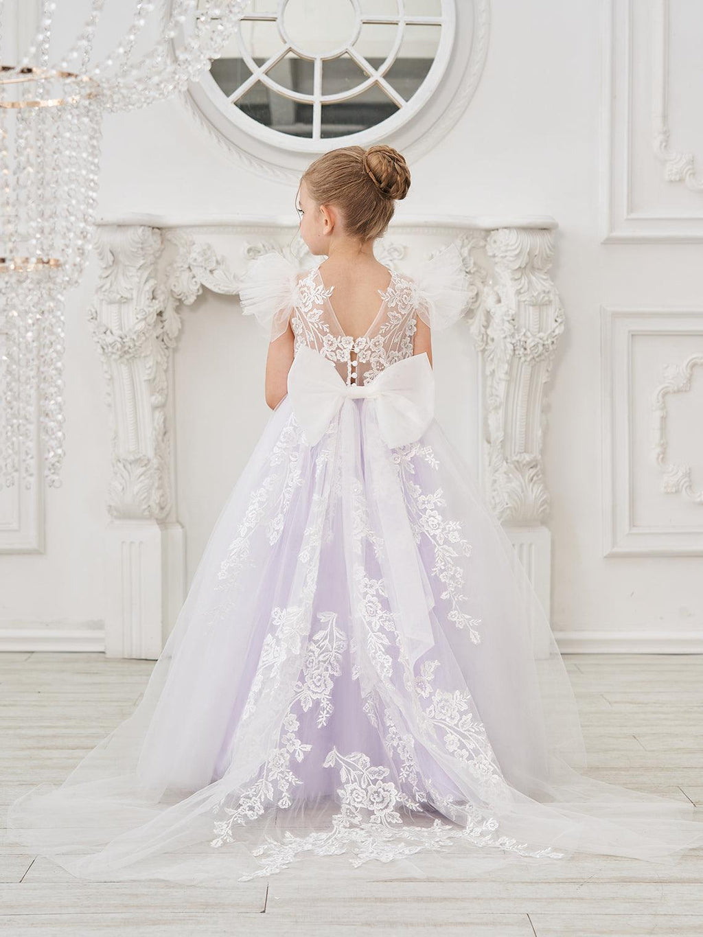 Abnehmbares Blumenmädchenkleid aus Spitze und Tüll mit Schleppe 
