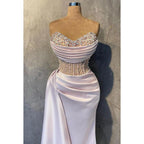 Elegantes und luxuriöses Ballkleid mit V-Ausschnitt, ärmellos, gerafftem Blumenmuster, Schlitz und Strass