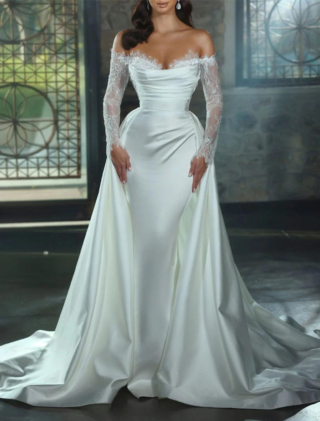 Vestidos de novia de otoño formales de compromiso, corte tubo/columna, hombros descubiertos, manga larga, cola capilla, satén, con apliques, color liso, para fiesta de bodas de verano.