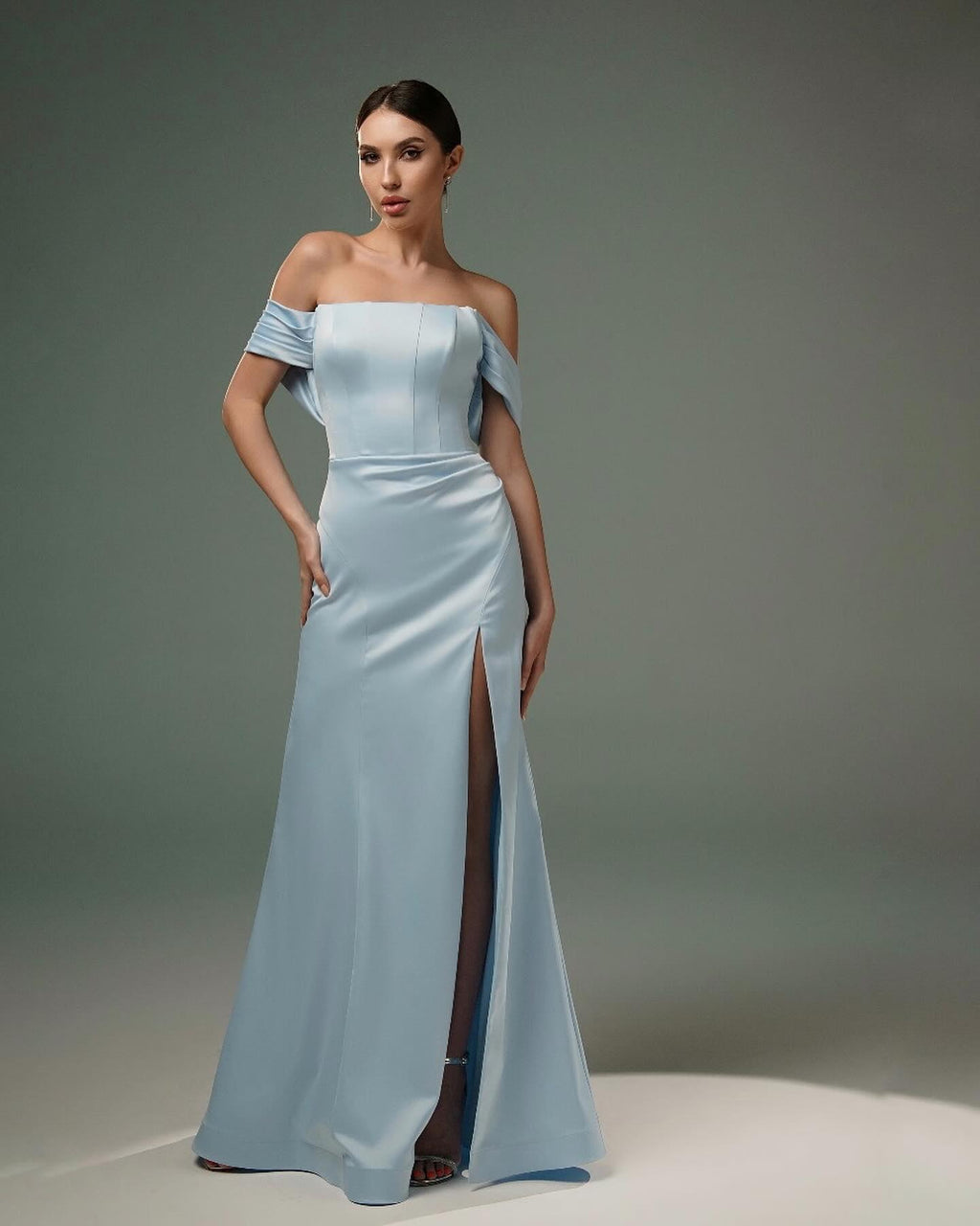 Erstaunliche A-Linie Satin Off-The-Shoulder Ärmellose Ballkleider mit Schlitz vorne