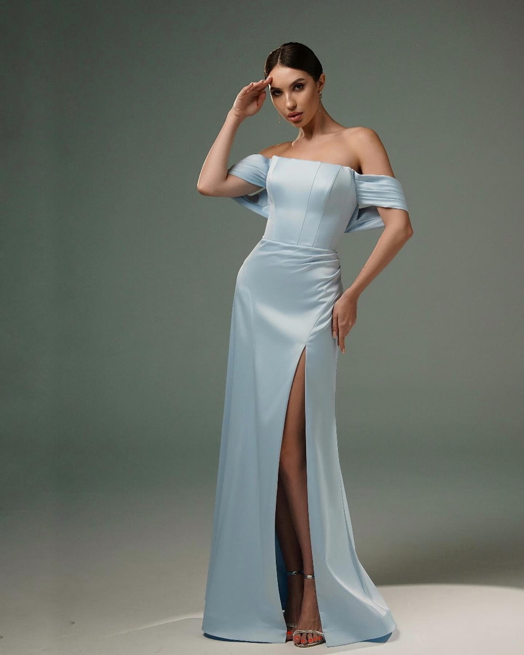 Erstaunliche A-Linie Satin Off-The-Shoulder Ärmellose Ballkleider mit Schlitz vorne