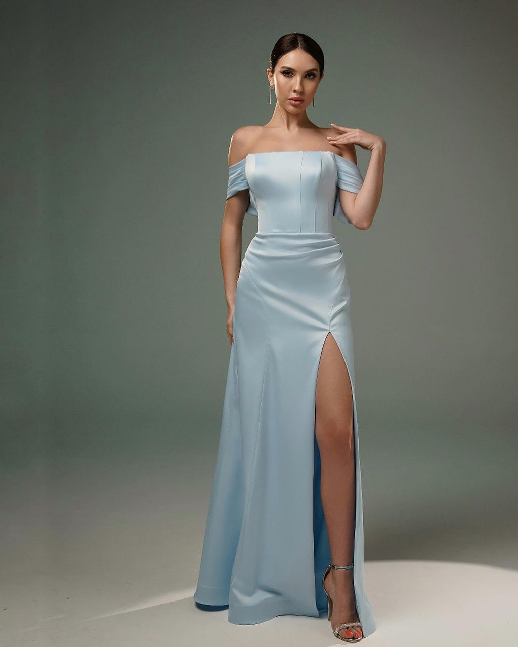 Erstaunliche A-Linie Satin Off-The-Shoulder Ärmellose Ballkleider mit Schlitz vorne