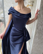 Erstaunliches langes, marineblaues, schulterfreies Meerjungfrau-Ballkleid mit Schlitz
