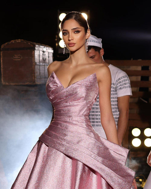 Increíble vestido de fiesta largo rosa con escote en V, sin mangas y con purpurina