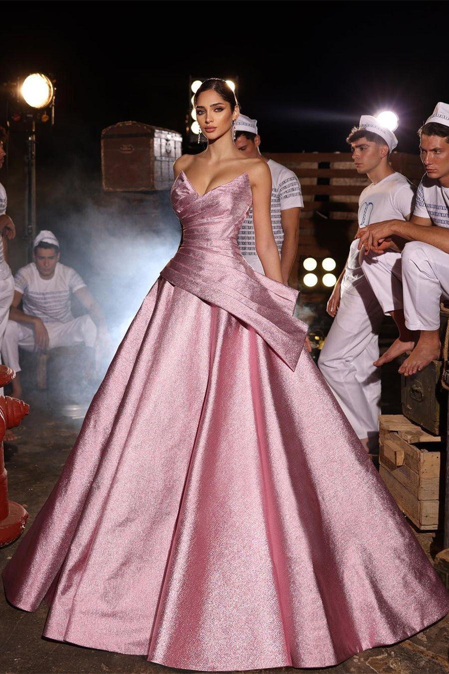 Fantastisches langes rosa A-Linien-Ballkleid mit V-Ausschnitt und ärmellosem Glitzer