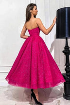 Attraktives, fuchsiafarbenes, trägerloses A-Linien-Ballkleid mit Pailletten und Herzausschnitt