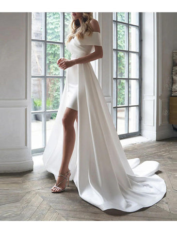 Petites robes blanches Robes de mariée Deux pièces Épaules dénudées Manches courtes Balayage / pinceau Traîne Satin Costumes de mariée Robes de mariée avec fronces