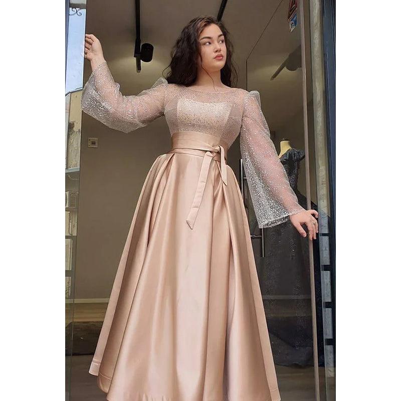 Wunderschönes und bezauberndes A-Linien-Abendkleid mit langen, schwungvollen Ärmeln