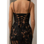 Vestido de fiesta de noche estilo sirena, sexy y atractivo, con tirantes finos, escote en V, sin mangas y apliques de encaje.