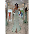 Vestido de fiesta largo de sirena de satén con cuentas y escote en forma de corazón con abertura