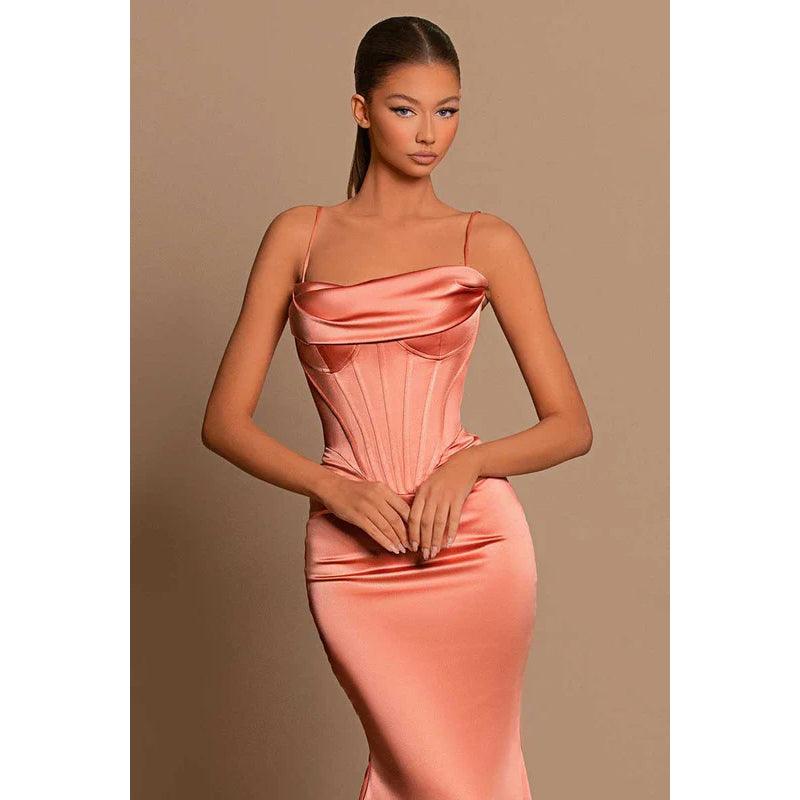 Vestido largo de noche formal con tirantes finos y corte sirena