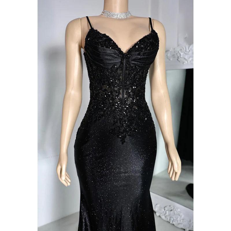 Glamouröses und dramatisches Abendkleid mit Spaghettiträgern und V-Ausschnitt im Meerjungfrauen-Stil mit Pailletten