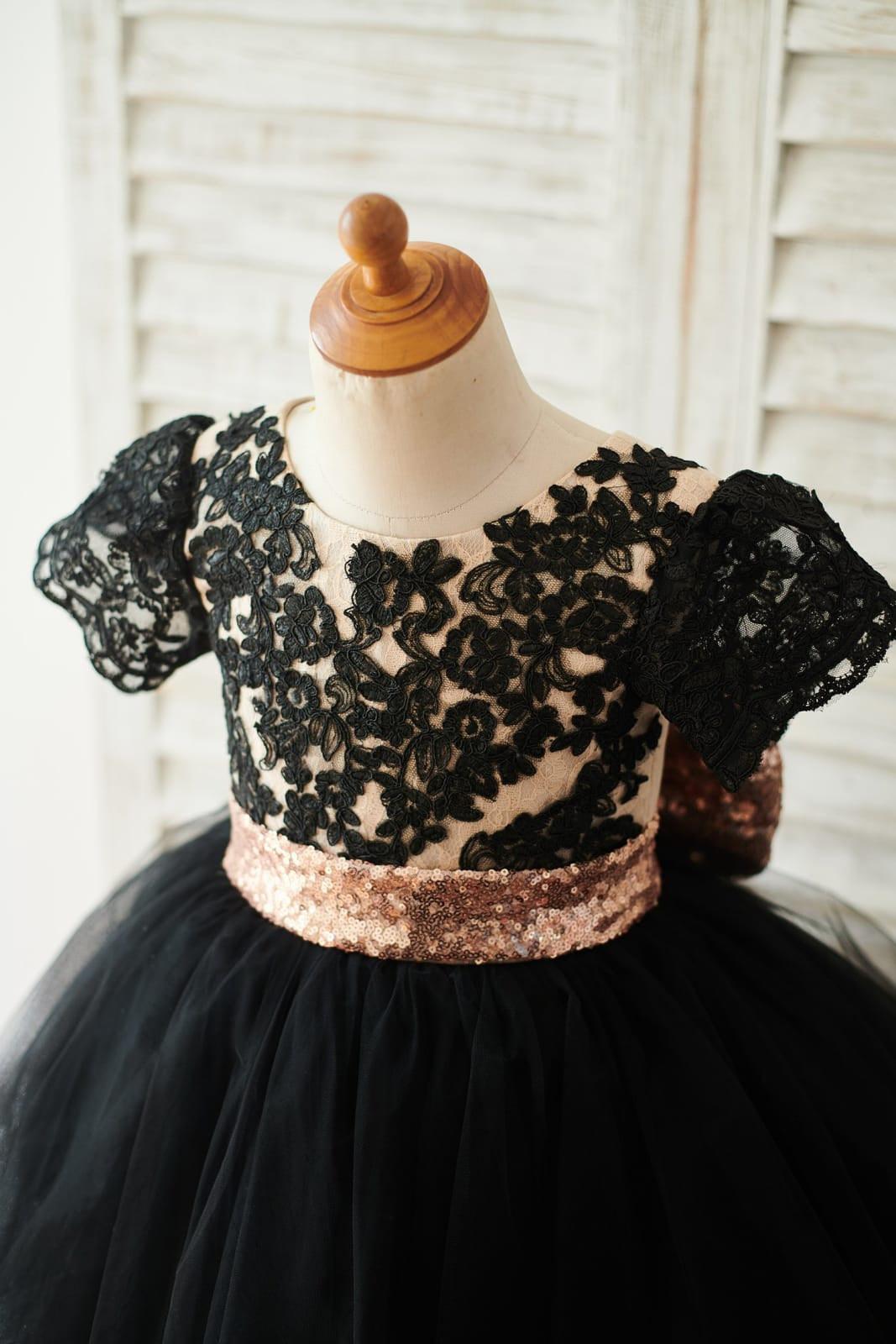 Elegante vestido de niña hasta la rodilla con cintura de lentejuelas de tul y encaje negro 