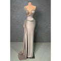 Figurbetontes, ärmelloses Party-/Ball-/Abendkleid mit Perlenapplikationen und Schleppe 
