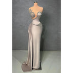 Figurbetontes, ärmelloses Party-/Ball-/Abendkleid mit Perlenapplikationen und Schleppe 