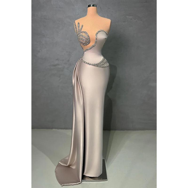 Figurbetontes, ärmelloses Party-/Ball-/Abendkleid mit Perlenapplikationen und Schleppe 