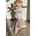 Vestido de noche de satén estilo sirena con tirantes finos y escote en forma de corazón y cuentas 