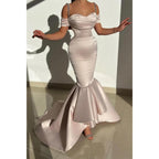 Vestido de noche de satén estilo sirena con tirantes finos y escote en forma de corazón y cuentas 